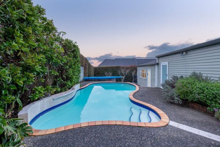 Photo of property in 147 Churchill Road, Rothesay Bay, Auckland, 0630
