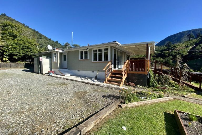 Photo of property in 6 Angle Street, Picton, 7220