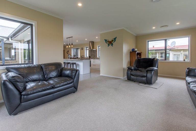 Photo of property in 11 Rathbone Street, Waipawa, 4210