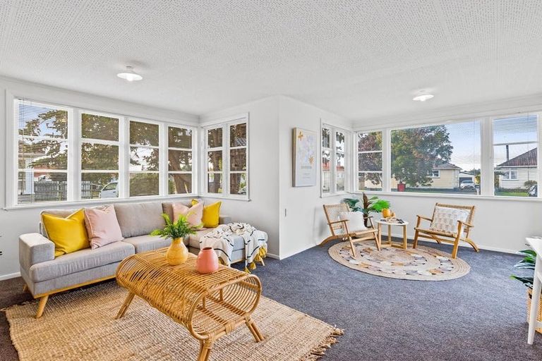 Photo of property in 5 Goldsmith Crescent, Levin, 5510