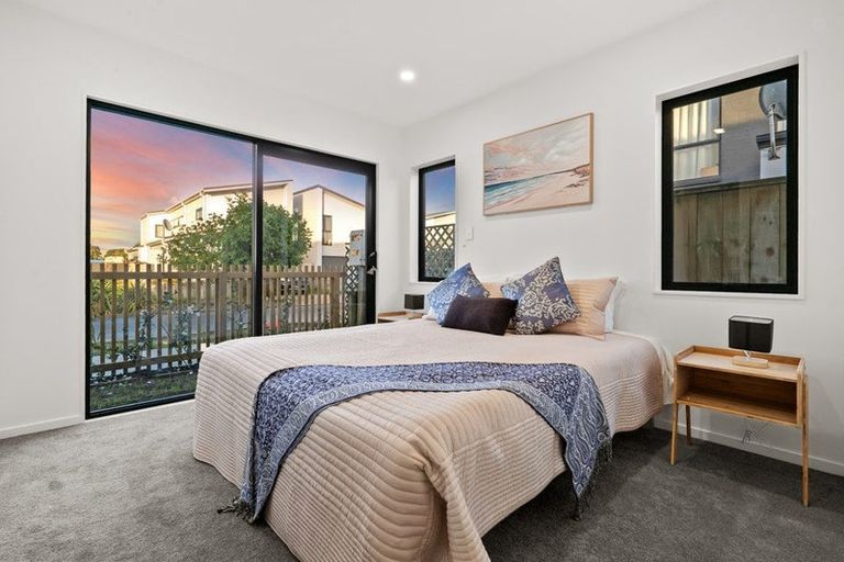 Photo of property in 1/32 Tapuwae Way, Mangere Bridge, 2022