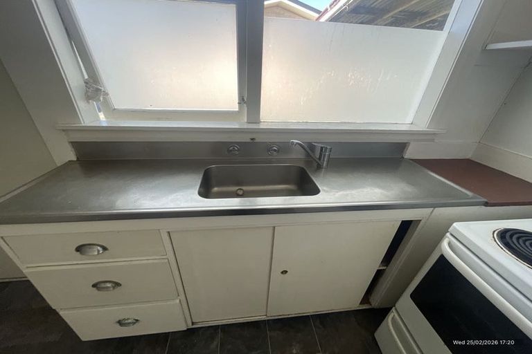 Photo of property in 1/11 Worcester Street, West End, Palmerston North, 4410