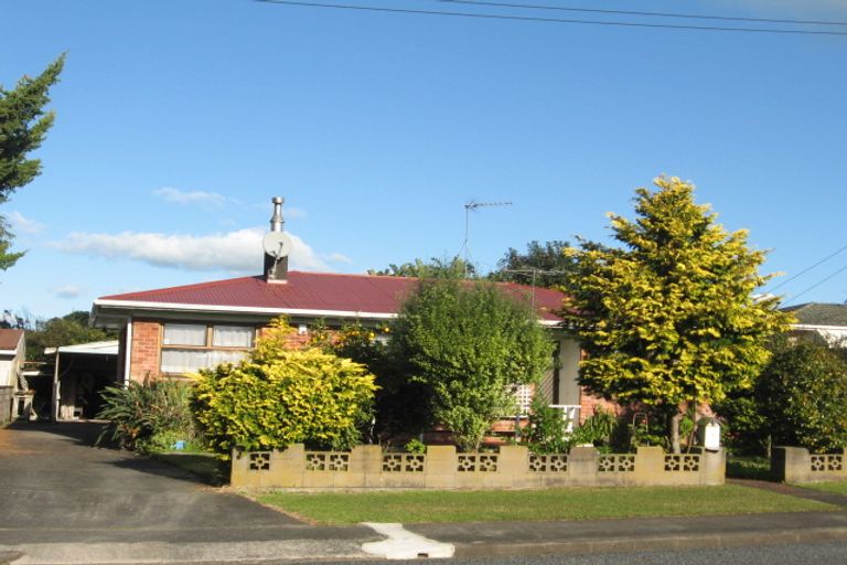 Photo of property in 4 Coles Place, Manurewa, Auckland, 2102