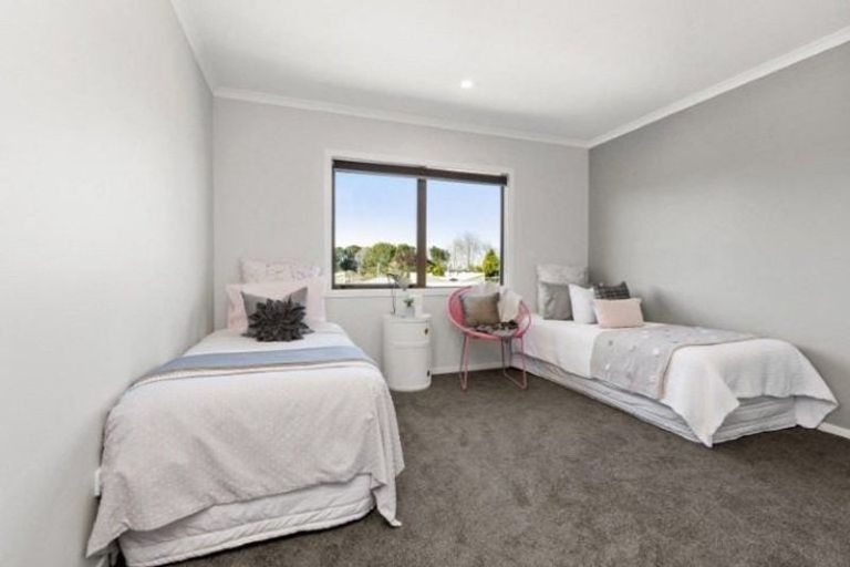 Photo of property in 2/10 Gazeley Avenue, Silverdale, Hamilton, 3216
