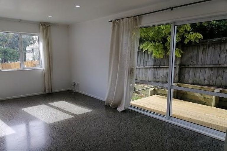 Photo of property in 9 Humphrey Kemp Avenue, Henderson, Auckland, 0612