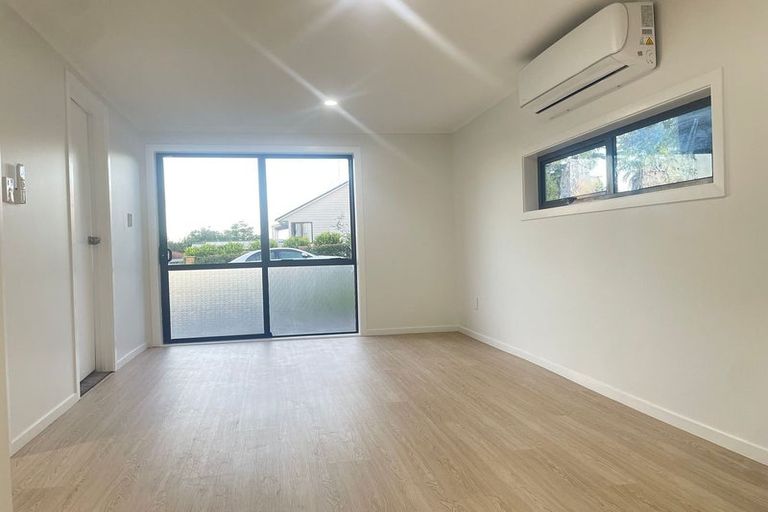 Photo of property in 36 White Heron Drive, Massey, Auckland, 0614