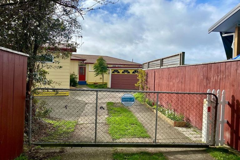 Photo of property in 7 Exeter Crescent, Takaro, Palmerston North, 4412