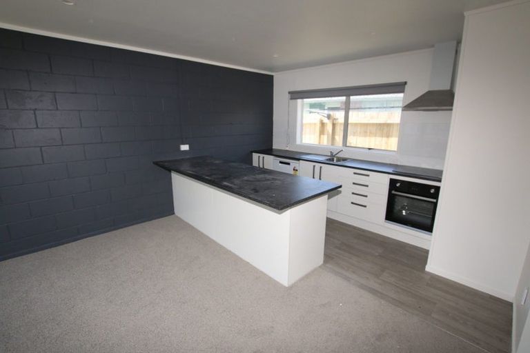 Photo of property in 4/74 Portage Road, New Lynn, Auckland, 0600