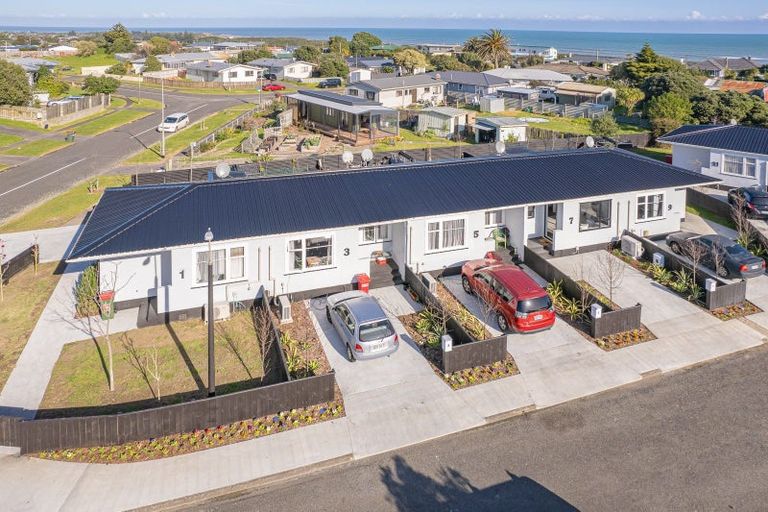 Photo of property in 1 Kupe Place, Castlecliff, Whanganui, 4501