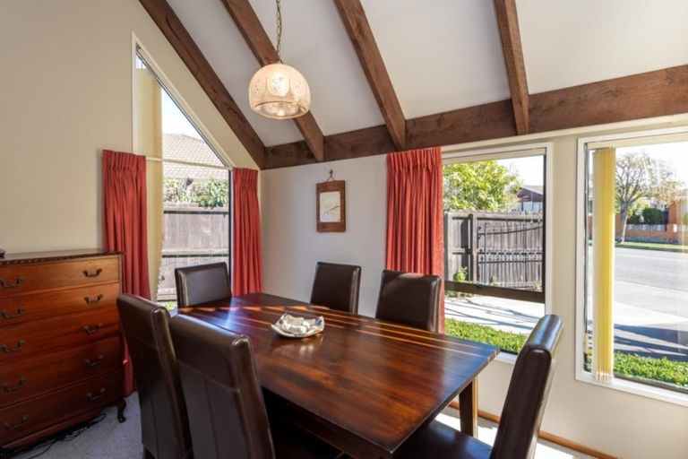 Photo of property in 2/35 Solway Avenue, Ilam, Christchurch, 8041