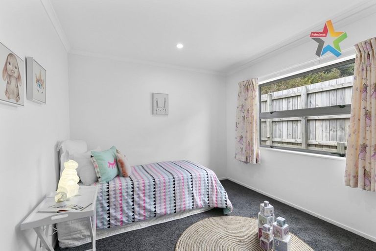 Photo of property in 17 Cresswell Place, Johnsonville, Wellington, 6037