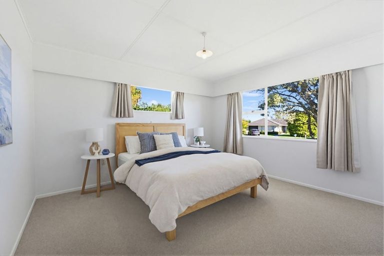 Photo of property in 12 Nimmo Avenue West, Waikanae, 5036