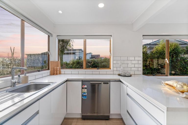 Photo of property in 34 Kelman Road, Kelston, Auckland, 0602