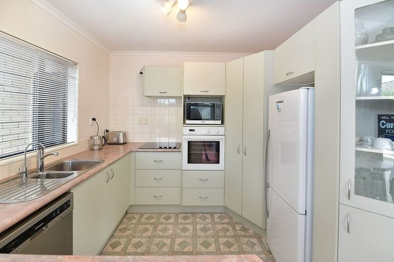 Photo of property in 12 Francis Skinner Place, Orewa, 0931