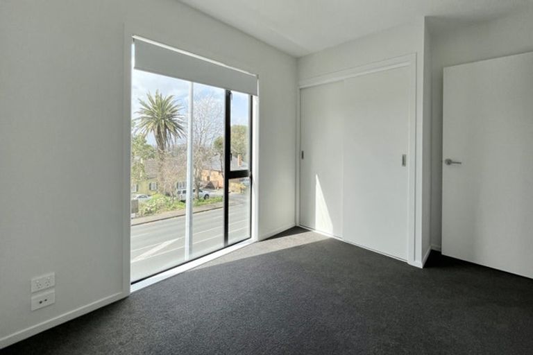 Photo of property in 7/1 Fruitvale Road, New Lynn, Auckland, 0600
