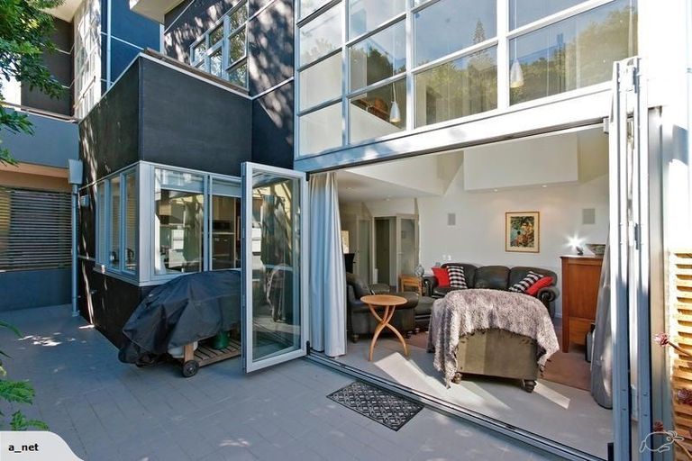 Photo of property in 94b Onslow Road, Khandallah, Wellington, 6035
