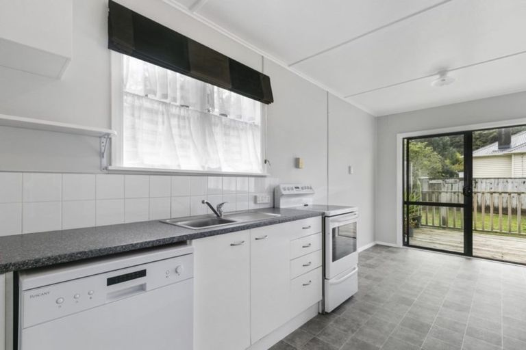 Photo of property in 101 Kowhai Street, Naenae, Lower Hutt, 5011