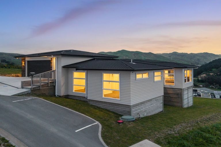Photo of property in 6 Stunsail Lane, Whitby, Porirua, 5024