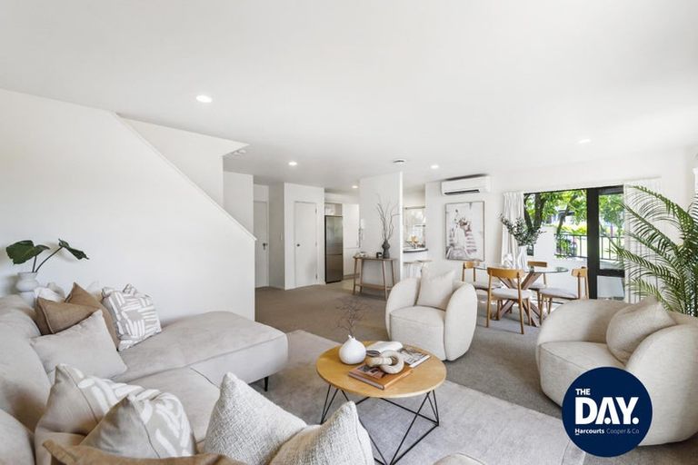 Photo of property in 1/26 Pannill Place, Oteha, Auckland, 0632