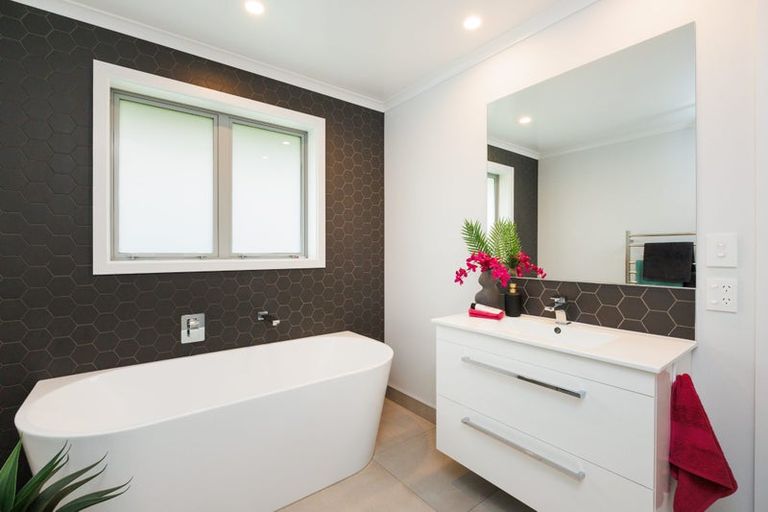 Photo of property in 30 Freedom Drive, Kelvin Grove, Palmerston North, 4414