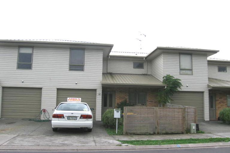 Photo of property in 19 Verdale Circle, Glen Eden, Auckland, 0602