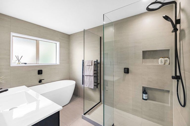 Photo of property in 30 Vermeer Place, West Harbour, Auckland, 0618