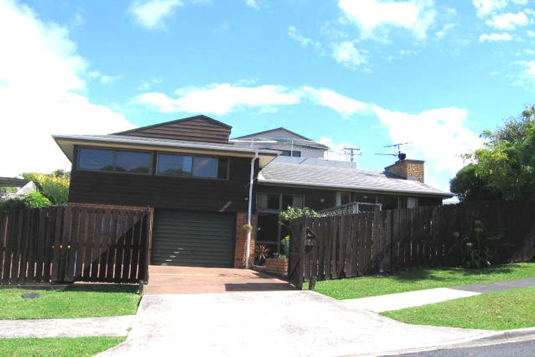 Photo of property in 33 Ridge Road, Waiake, Auckland, 0630