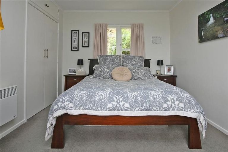 Photo of property in 11 Versailles Street, Karori, Wellington, 6012