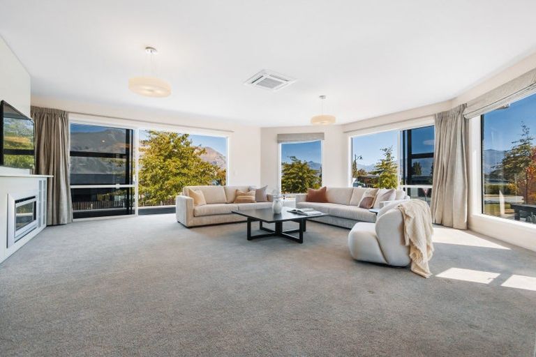 Photo of property in 2 Island View Place, Wanaka, 9305