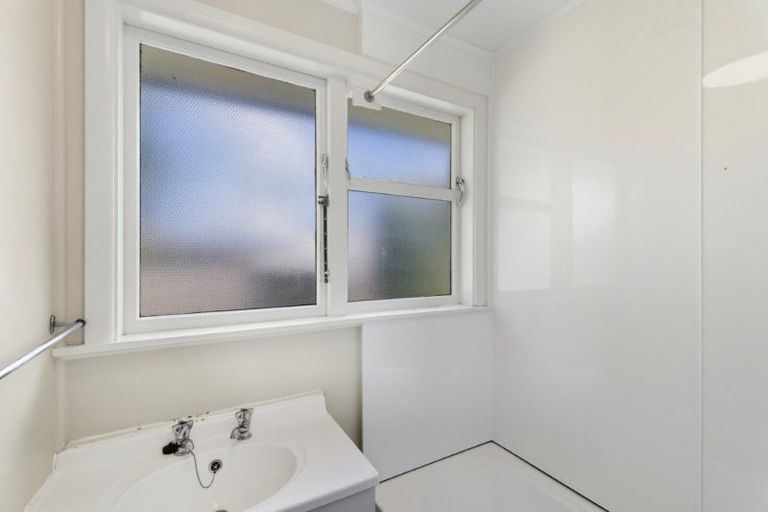 Photo of property in 21 Lambeth Crescent, Northcote, Christchurch, 8052