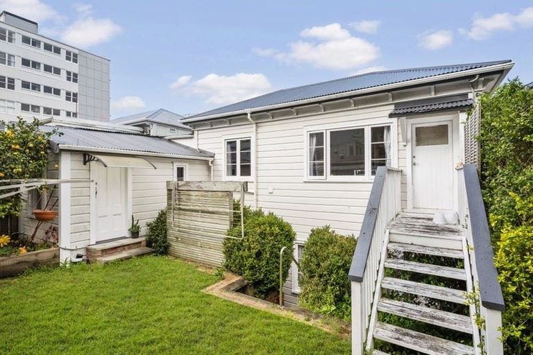 Photo of property in 26 Tinakori Road, Thorndon, Wellington, 6011