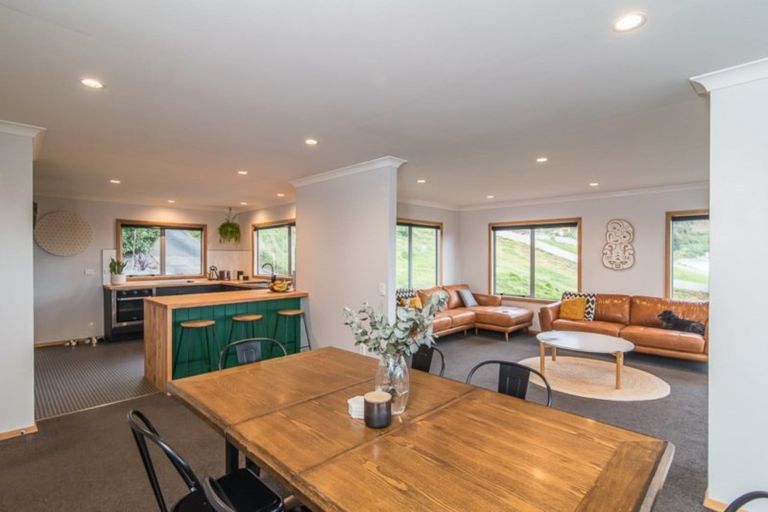 Photo of property in 62 Kakariki Grove, Waikanae, 5036