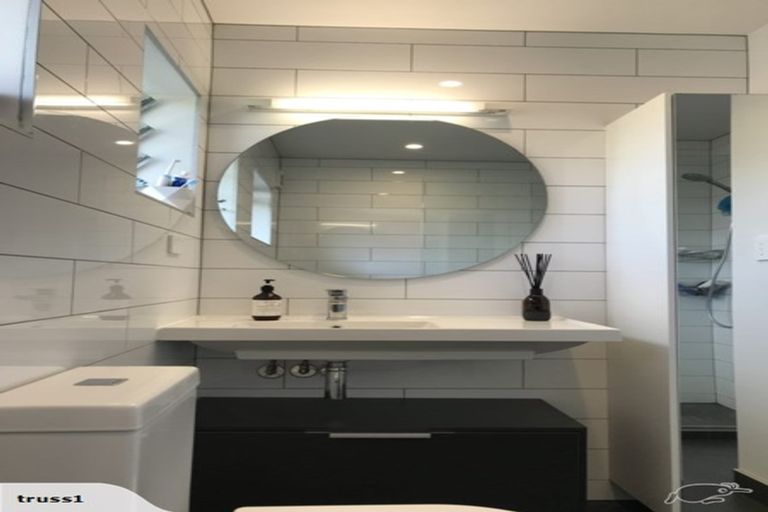 Photo of property in 1/54 Ayton Drive, Totara Vale, Auckland, 0629