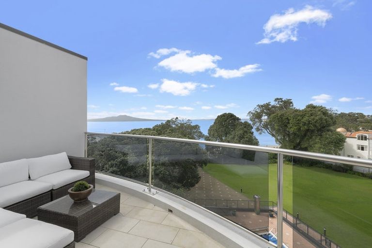 Photo of property in 4/5d The Promenade, Takapuna, Auckland, 0622