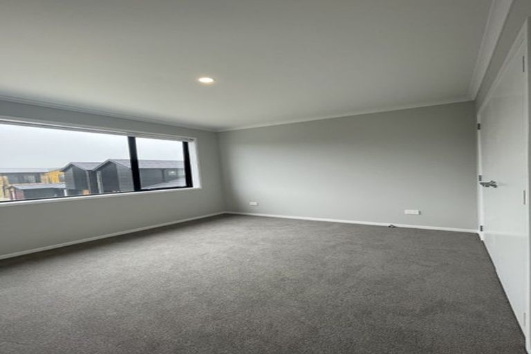 Photo of property in 74 Papatupu Way, Kumeu, 0810
