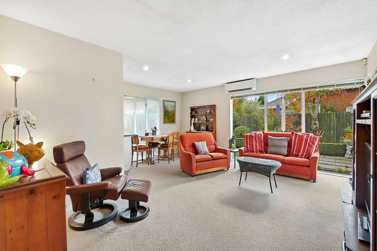 Photo of property in 356 Yaldhurst Road, Russley, Christchurch, 8042