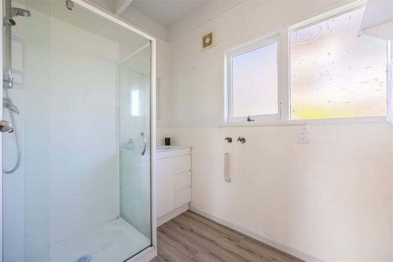 Photo of property in 2/39 Rathgar Road, Henderson, Auckland, 0610