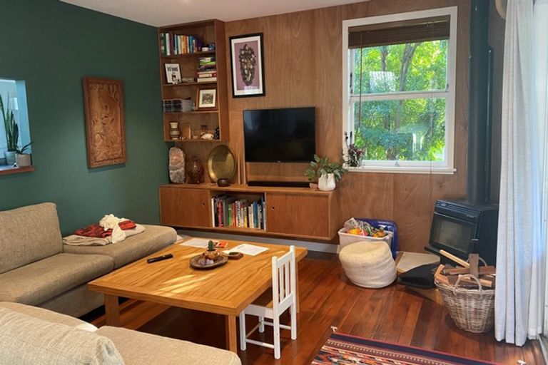 Photo of property in 41 Karaka Street, Helensville, 0800