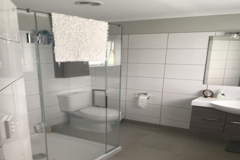 Photo of property in 63a Walton Street, Red Beach, 0932