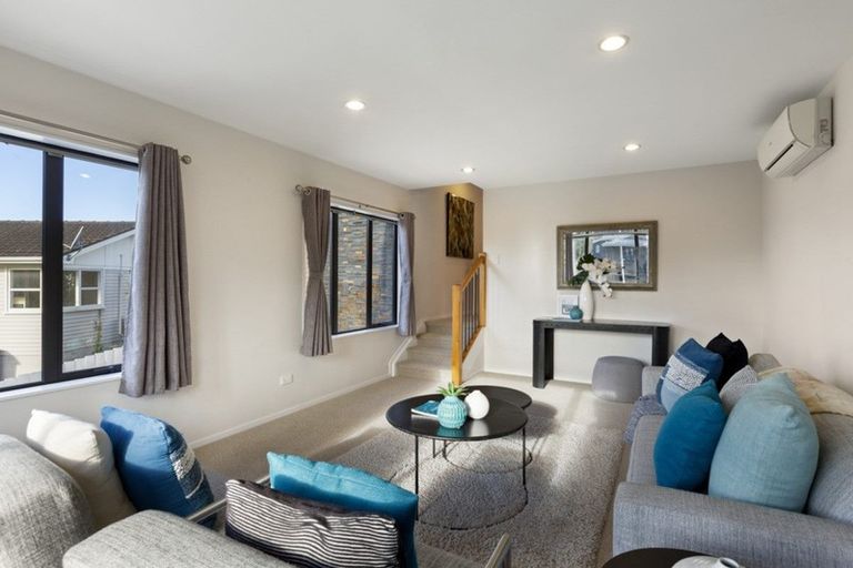 Photo of property in 41 Fairmount Road, Titirangi, Auckland, 0604