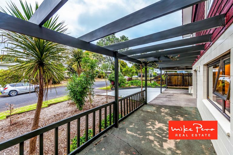 Photo of property in 7 Pokapu Street, Titirangi, Auckland, 0600