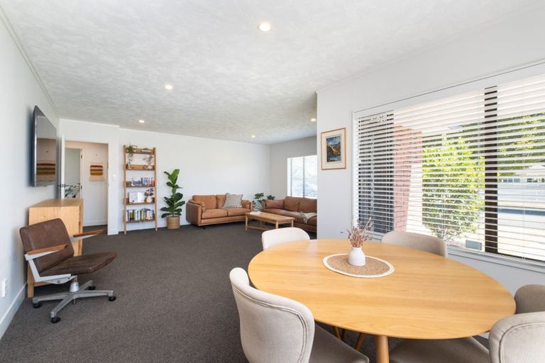 Photo of property in 1 Lowther Place, Taradale, Napier, 4112
