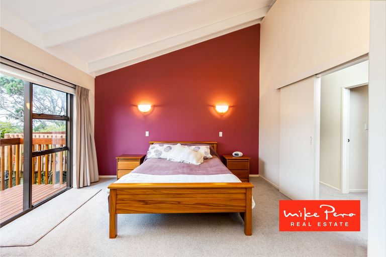 Photo of property in 7 Pokapu Street, Titirangi, Auckland, 0600