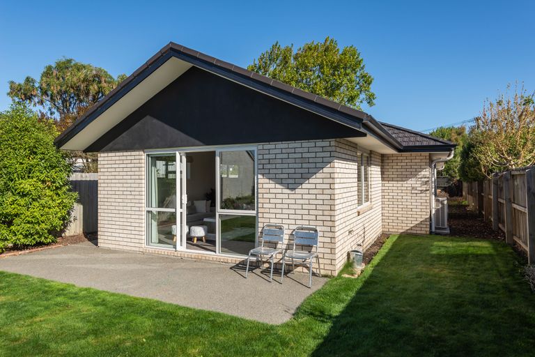 Photo of property in 32 Edgeware Road, St Albans, Christchurch, 8014
