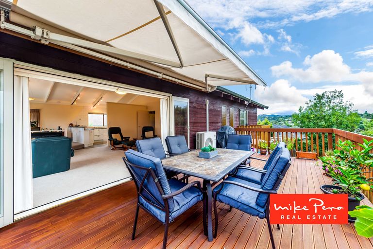 Photo of property in 7 Pokapu Street, Titirangi, Auckland, 0600