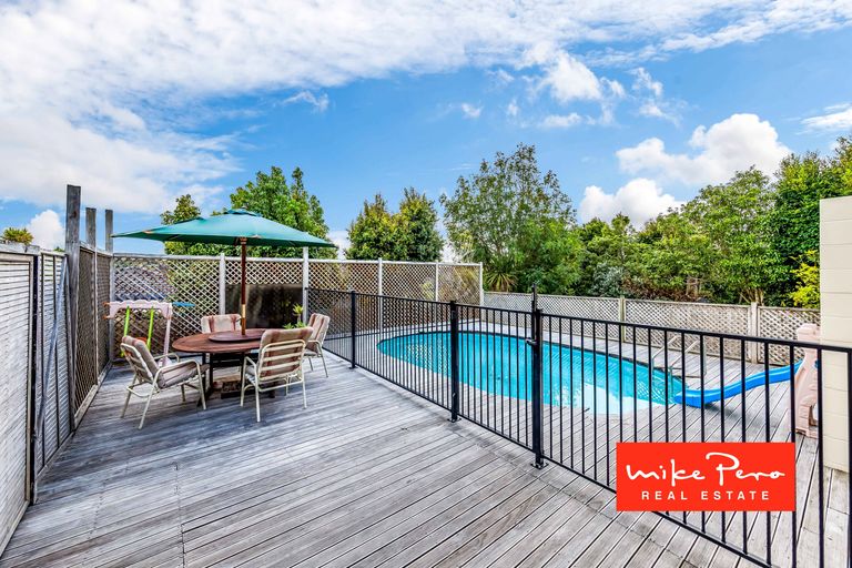 Photo of property in 7 Pokapu Street, Titirangi, Auckland, 0600