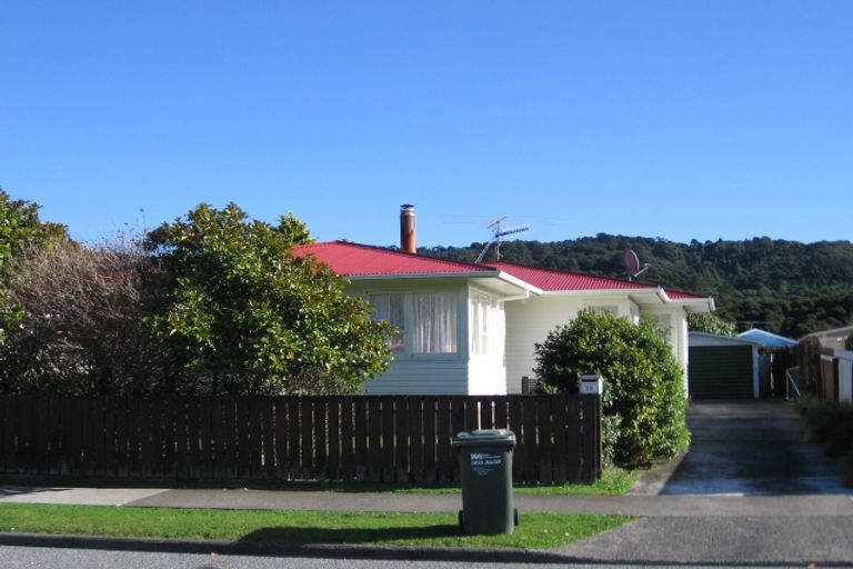 Photo of property in 25 Momona Street, Wainuiomata, Lower Hutt, 5014