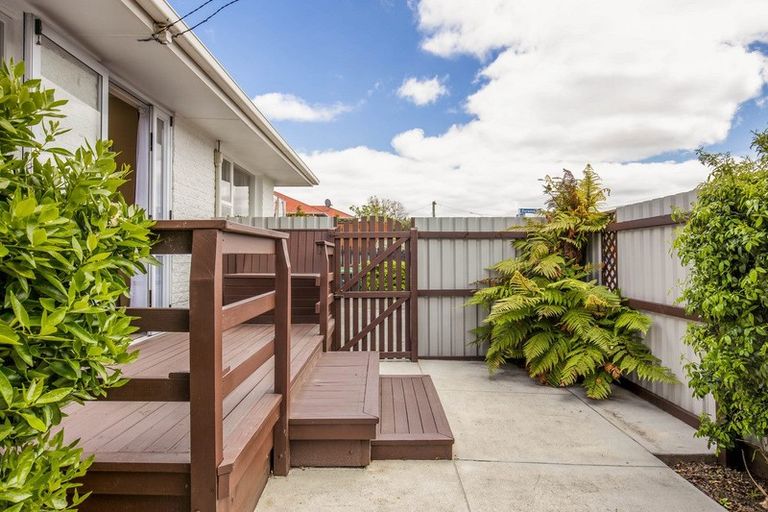 Photo of property in 17 Lake Terrace Road, Burwood, Christchurch, 8061