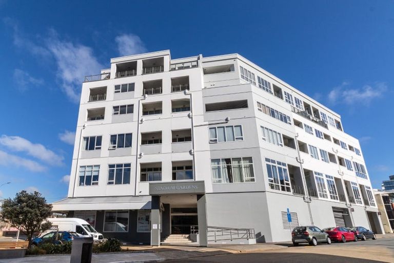 Photo of property in Stadium Garden Flats, 412/107 Thorndon Quay, Pipitea, Wellington, 6011