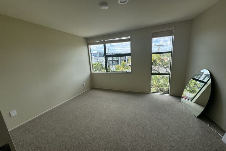 Photo of property in 8/19 Ocean View Road, Hillcrest, Auckland, 0627